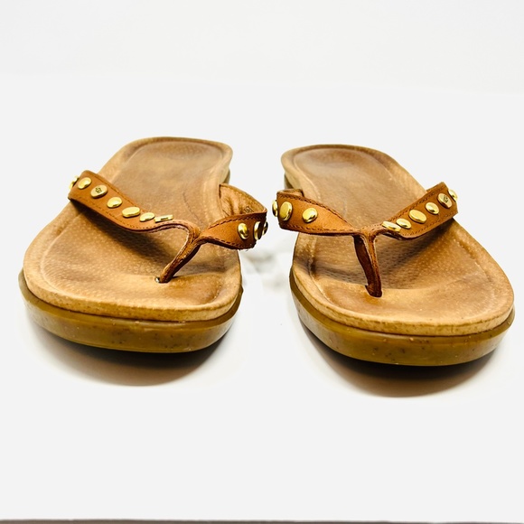 UGG Women's Lyndi Chestnut with gold studs leather thong sandals size 7 - Picture 8 of 12